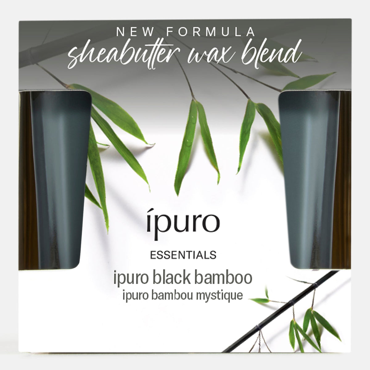 Die ipuro Duftkerze black bamboo besteht aus einer Sheabutter-Wachsmischung. Die Verpackung zeigt grüne Bambusblätter, grüne Frische mit holziger Nuance, und zwei dunkle Kerzenhalter auf der Vorderseite. Marke: ipuro.