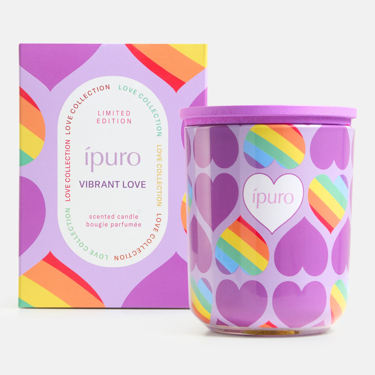 Die Kerze ipuro vibrant love 270g von ipuro, eine violette Duftkerze mit Passionsfrucht und Mandarine Damenduft, kommt in einer Box mit bunten Regenbogenherzen und ist als Limited Edition aus der Love Collection gekennzeichnet.