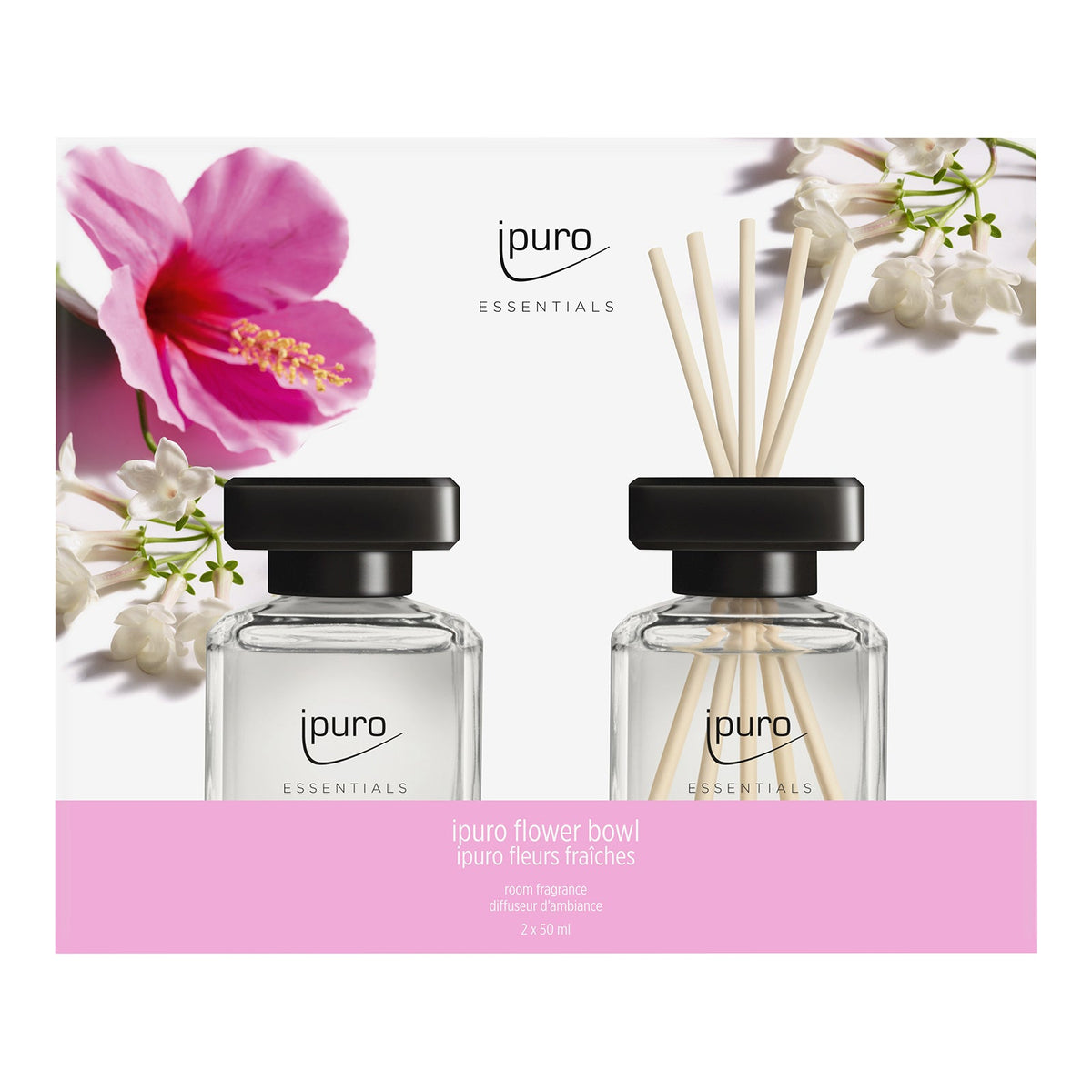 Zwei Glasflaschen aus dem ESSENTIALS ipuro flower bowl Raumduft-Set von ipuro, eine davon mit Diffusorstäbchen, sind mit rosa und weißen Blüten versehen. Das Set enthält 2 x 50 ml Flaschen für einen frischen Raumduft.
