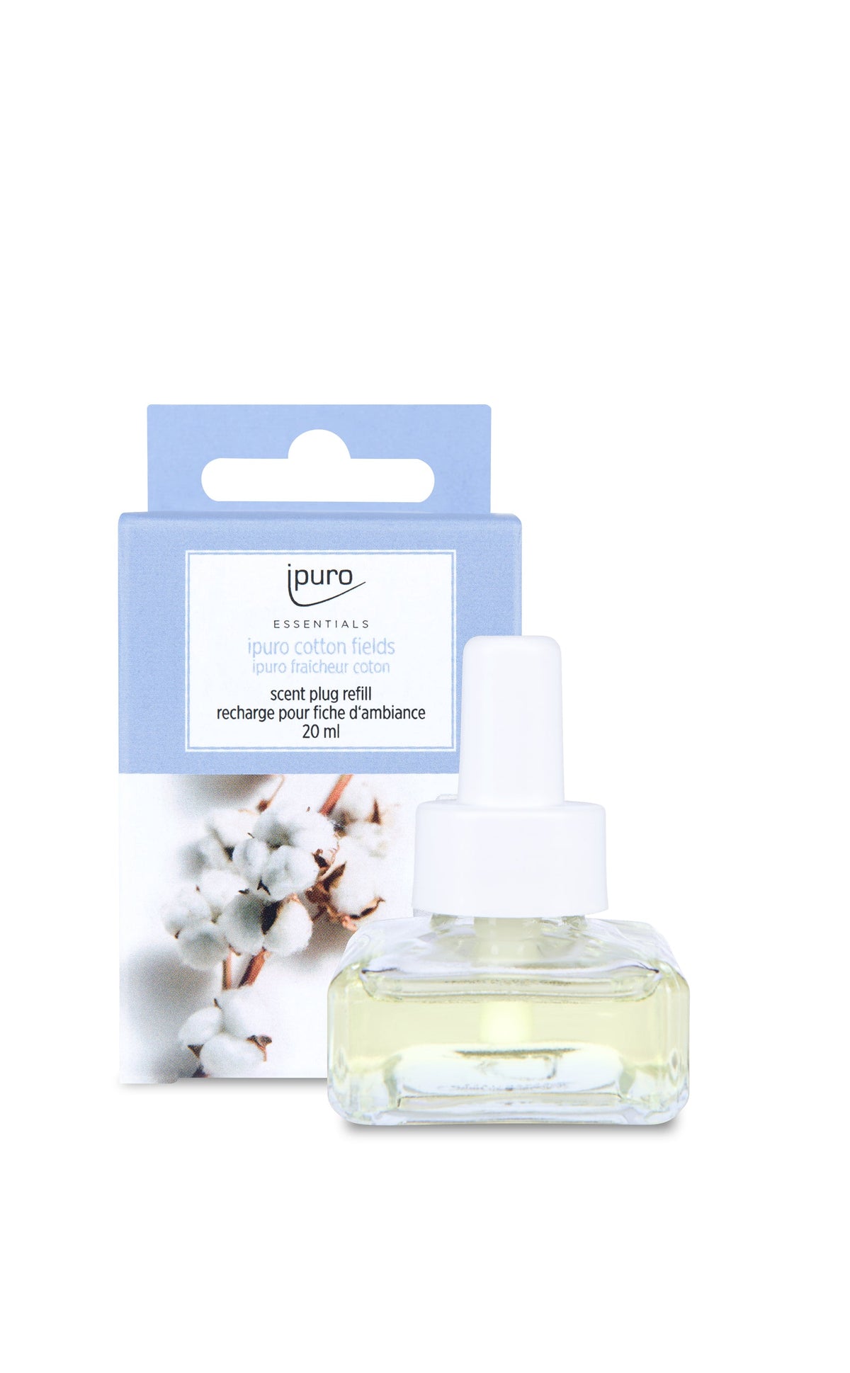 Ein 20 ml ESSENTIALS ipuro cotton fields Scent Plug Refill von ipuro liegt vor seiner blau-weißen Schachtel mit Baumwollblüten und ist bereit, Ihren Raum mit seinem leichten Duft zu erfrischen.
